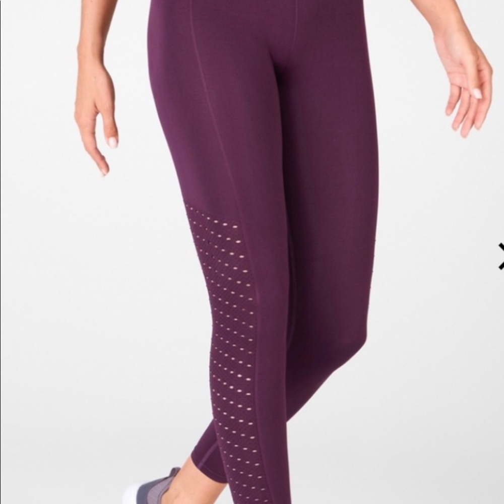 Fabletics synch leg high waisted yoga gym perforated leggings Sz small burgundy